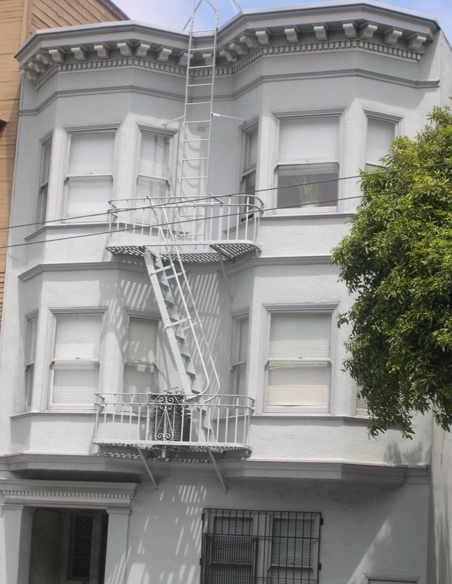 Building Photo - MOVE IN SPECIAL - 242 Divisadero #6