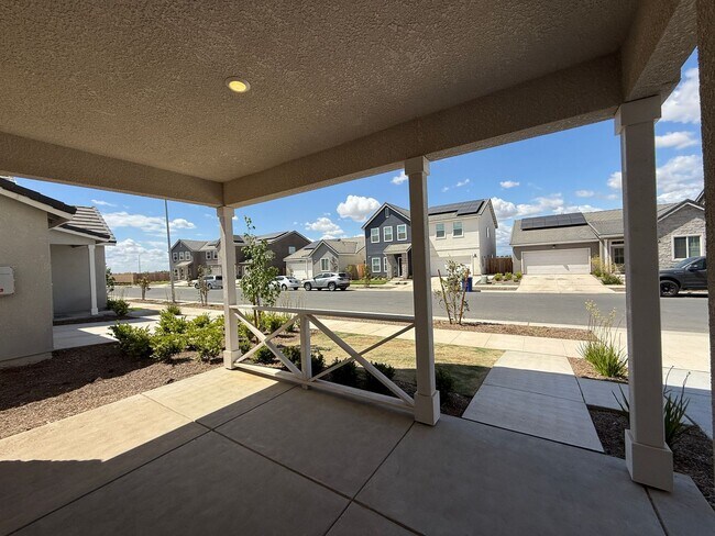 Foto del edificio - Brand new stunning 4-bedroom, 2.5-bathroom home in the desirable Clovis, CA