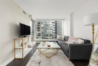 Building Photo - 1618 Quebec St