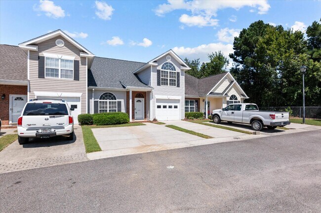 Building Photo - 229 Nicklaus Ct