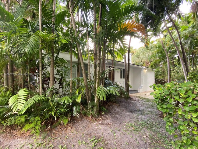 Building Photo - 350 Hibiscus Dr