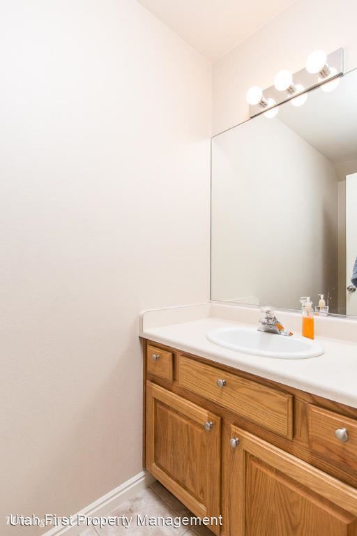 Building Photo - 3 br, 2.5 bath House - 316 S 2450 E #22