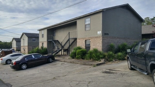 Building Photo - 3000 Avenue W