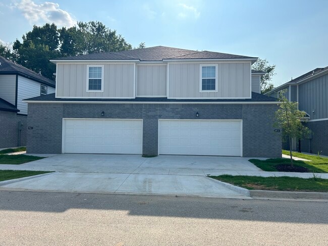 Building Photo - 915 S Benchmark Ln