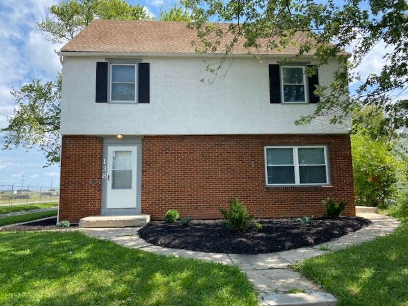 Primary Photo - 138 N Everett Ave