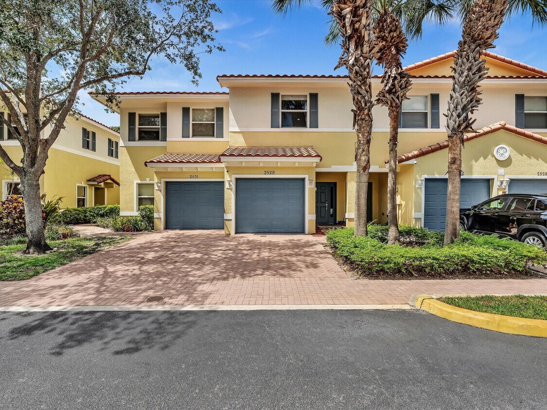 Foto principal - 2529 NW 31st Ct