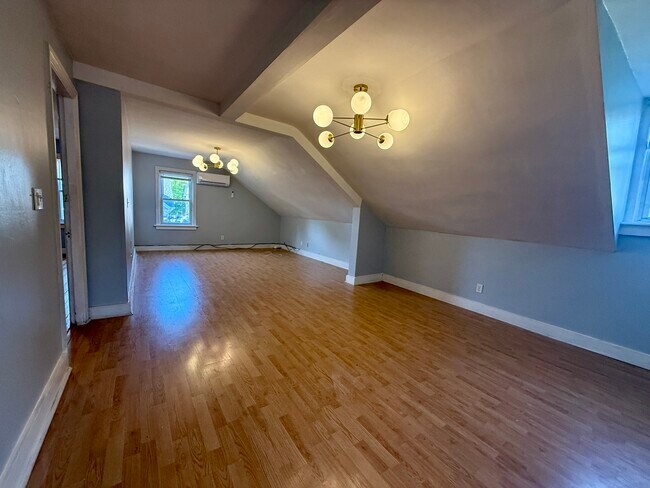 Building Photo - 203 Howell St
