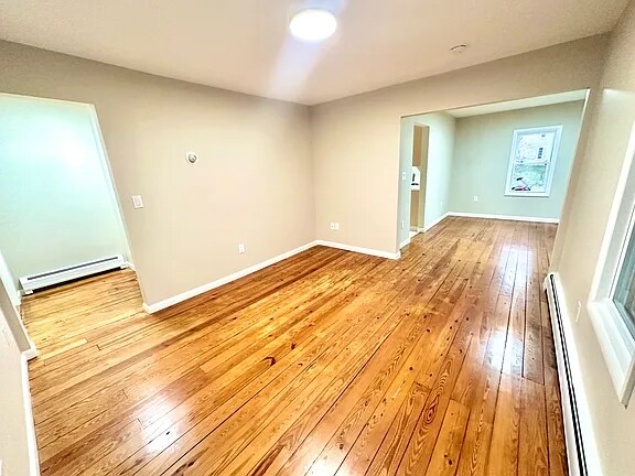 Foto del edificio - 6 Commercial Ave