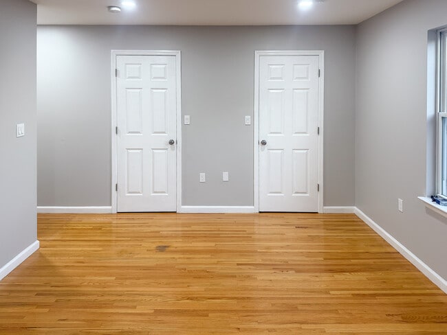 Building Photo - 632 Norwood Ter