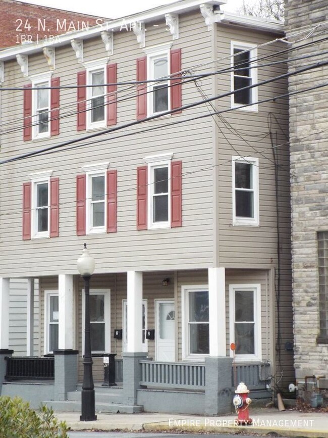 Building Photo - 2nd Floor: 1 Bedroom/ 1 Bathroom Apartment...