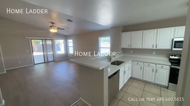 Foto del edificio - 15338 N 161st Dr