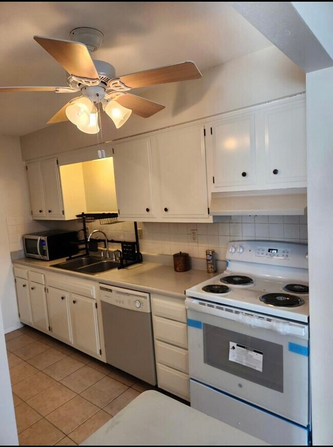 Foto del edificio - 1121 E Kingman Ave