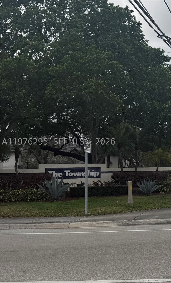 Building Photo - 1877 Carambola Cir N