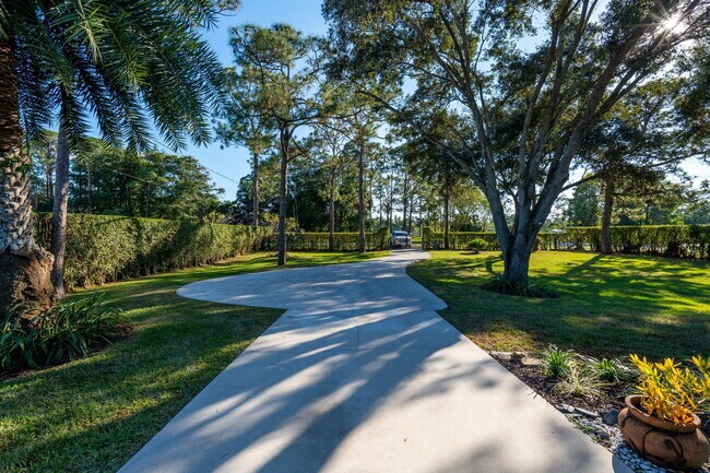 Foto del edificio - 11989 Persimmon Blvd