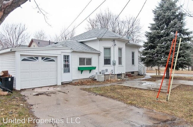 Building Photo - 2 br, 1 bath House - 1310 C. St SW