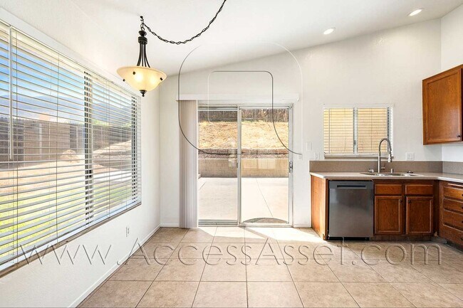 Foto del edificio - 15731 Laguna Ave