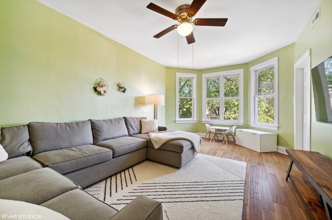Foto del edificio - 3227 W Warner Ave