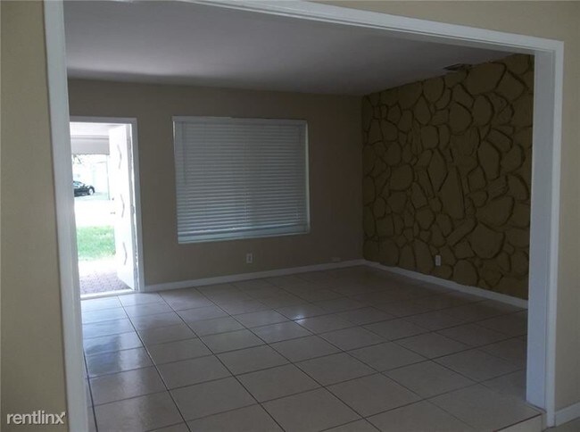 Foto del edificio - 3 br, 1 bath House - 1325 SE 1st Ave