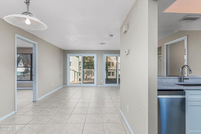 Building Photo - 221 6th St S