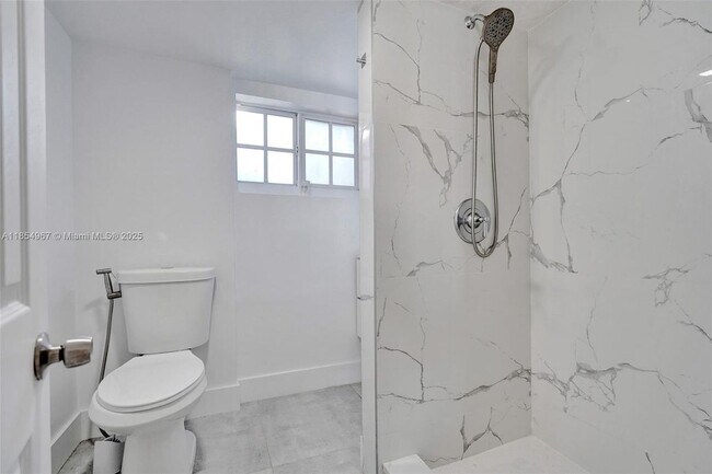 Foto del edificio - 1904 SW 28th St