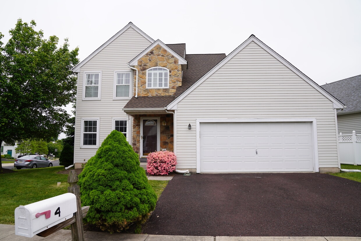 4 Gleneagles Rd, Royersford, PA 19468 House Rental in Royersford, PA