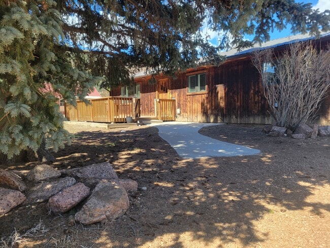 Building Photo - 84 S Valley Rd