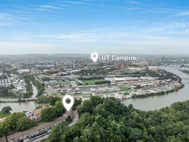 Foto del edificio - 1940 Cherokee Bluff Dr