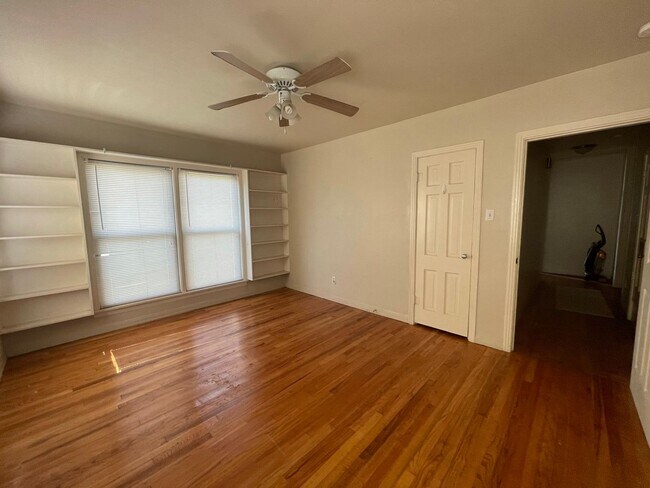 Building Photo - Corner lot house with Large bedrooms