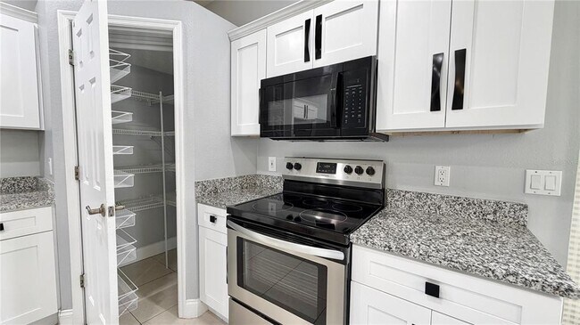 Foto del edificio - 4860 Chalfont Dr