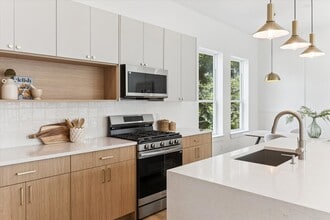 Building Photo - 6343 W Montgomery Rd