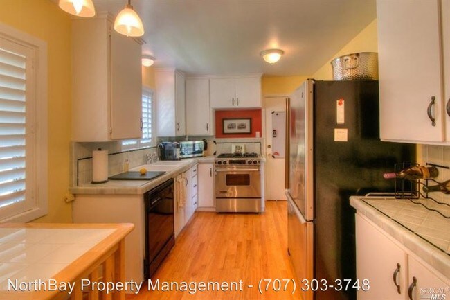 Building Photo - 2817 Claremont Dr