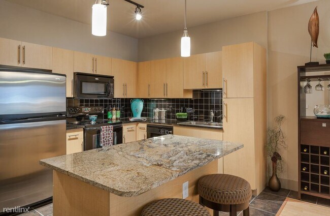 Foto del edificio - 2 br, 2 bath Condo - 3028 N Hall St