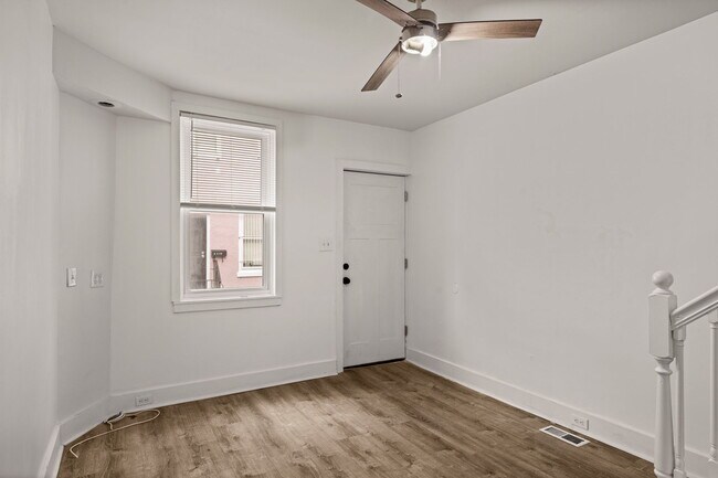 Foto del edificio - 2117 N Hope St