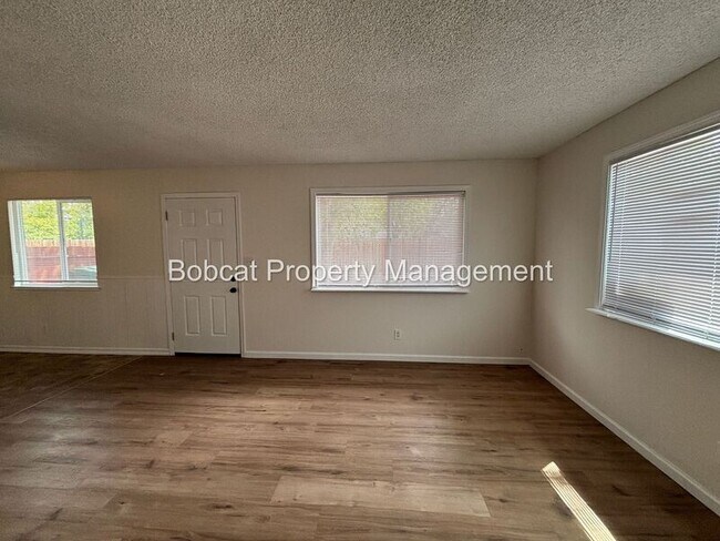 Foto del edificio - 1501 N Edmonds Dr