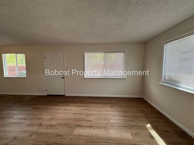 Building Photo - 1501 N Edmonds Dr