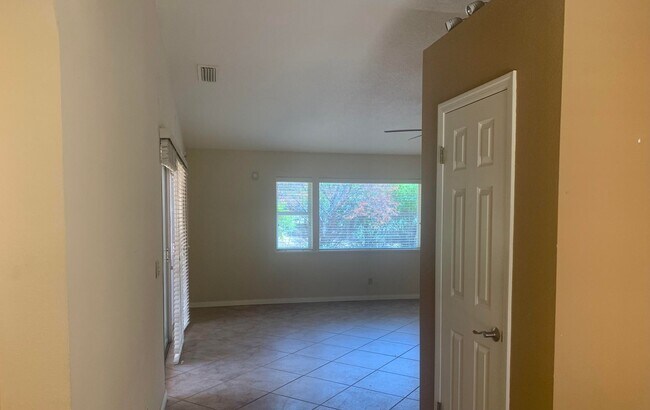 Building Photo - Unfurnished - 1 Year Rental