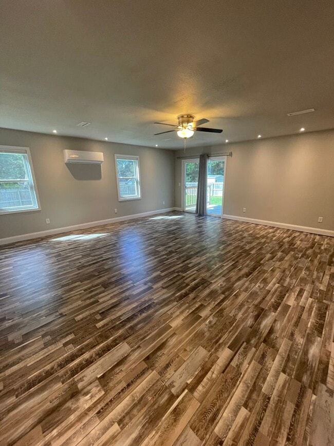 Building Photo - Available May!