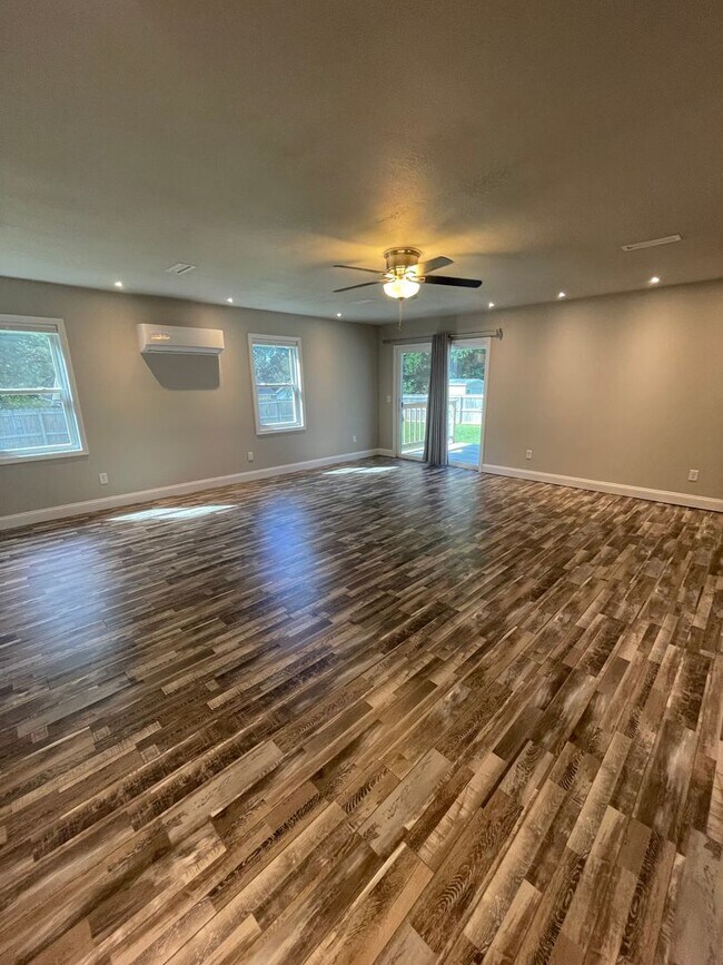 Foto del edificio - Available May!