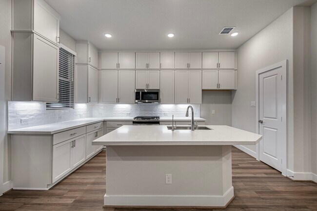 Foto del edificio - 8851 Oakland Rd