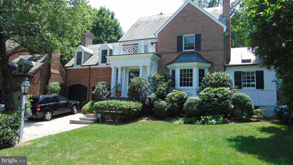 Primary Photo - 2950 Davenport St NW