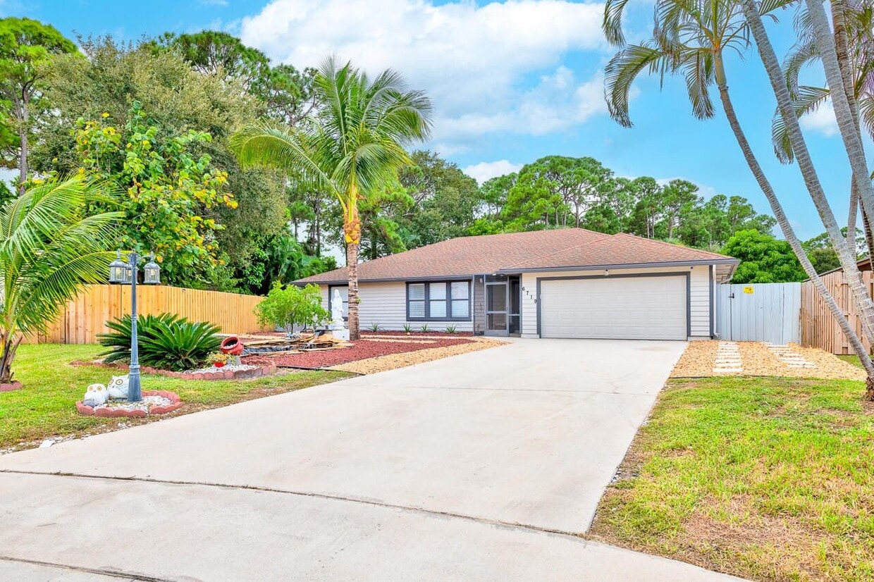 Foto principal - 6719 Lawrence Woods Ct