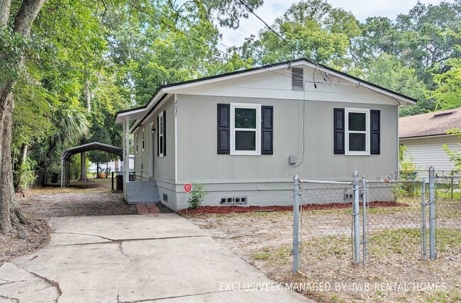 Building Photo - 2037 Meharry Ave