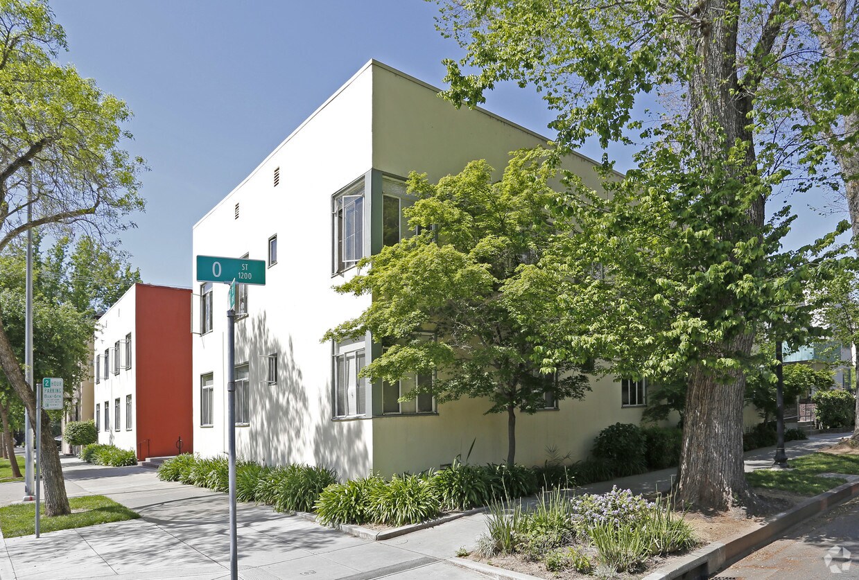 Building Photo - McCafferty Manor
