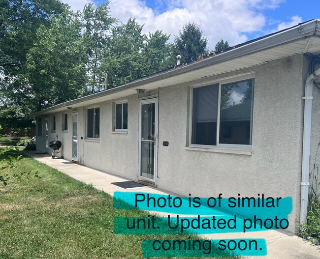 Entrance. Unit is an end unit. - 1971 Vaughn St