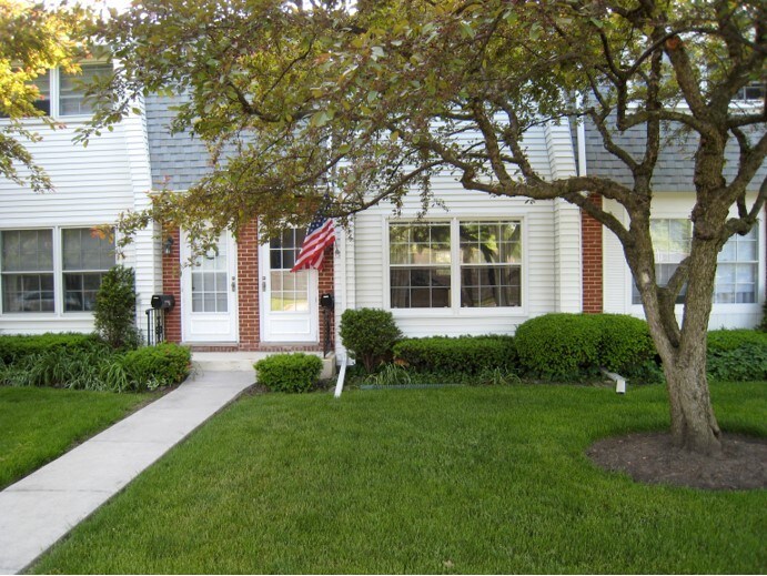 845 Country Club Dr, Libertyville, IL 60048 Townhome Rentals in