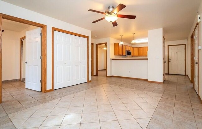 Foto del edificio - $2,595 | 3 Bedroom + Bonus Room, 2 Bathroo...