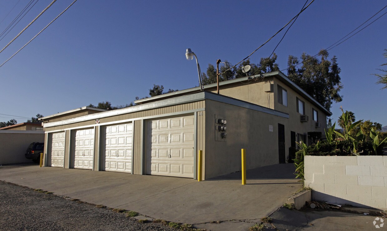 Building Photo - 1310 RANDY St