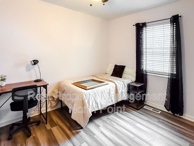 Building Photo - 515 Lynch Ave NW