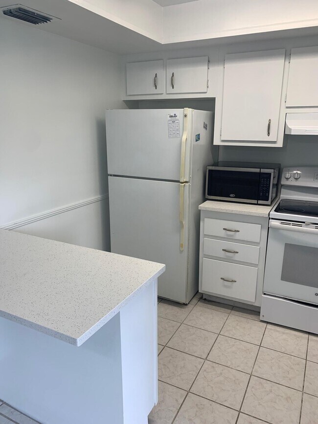Building Photo - 4467 Oak Terrace Dr