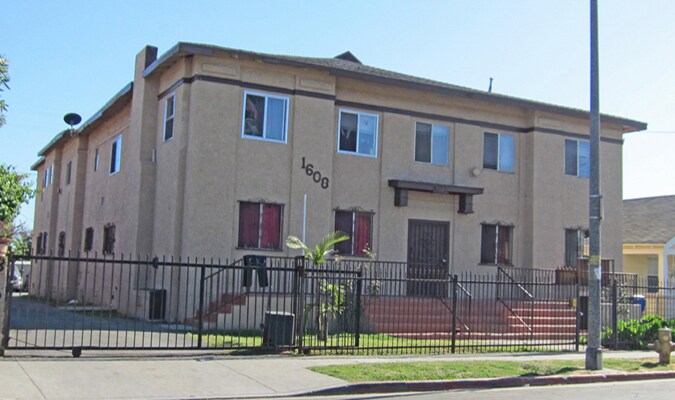 Primary Photo - 1608 E 48th Pl